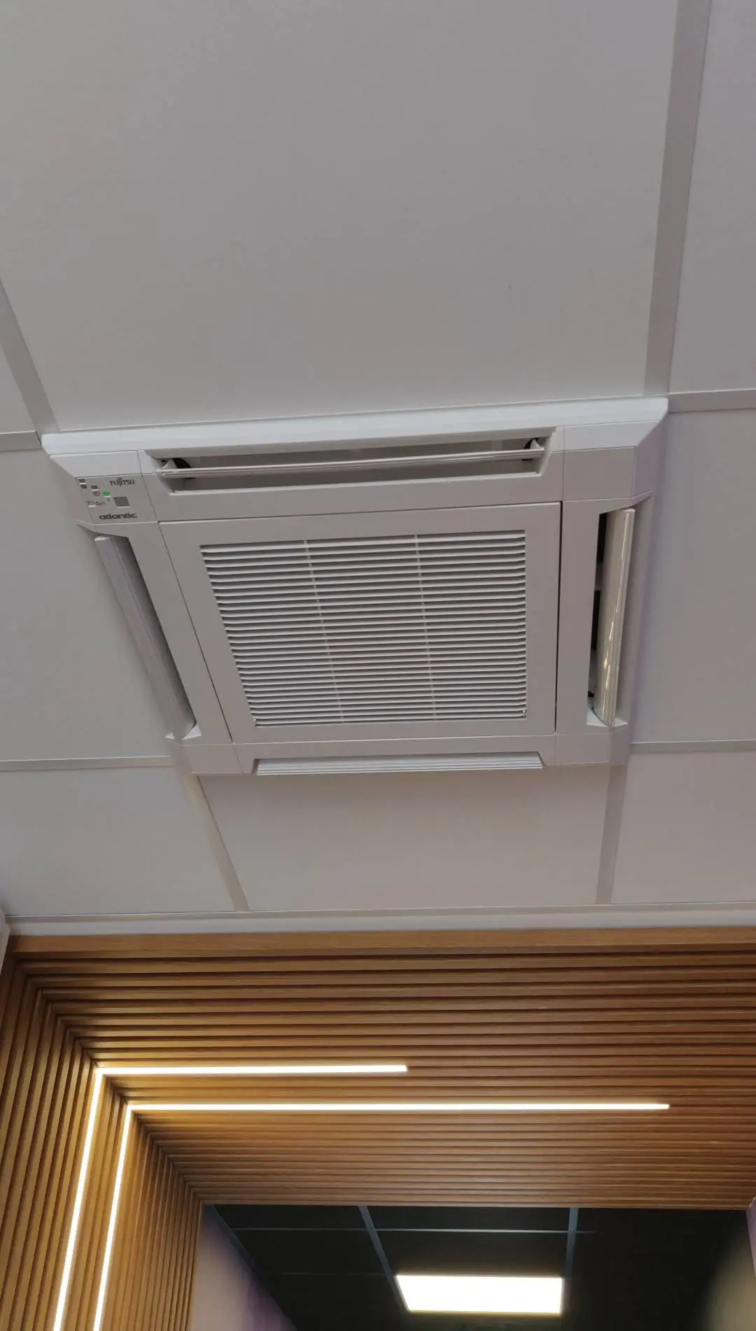 BATIMENT TERTIAIRE NEUF SANITAIRE CHAUFFAGE ET VENTILATION Cassette 4 voies